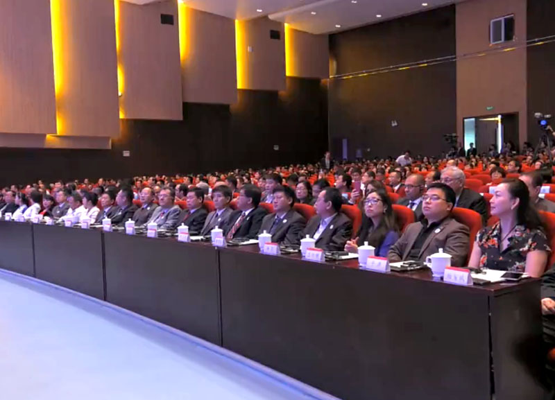 每个妇女，，，每个儿童启动仪式